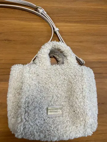 Samantha Vega의 퍼 백 숄더백 베이지