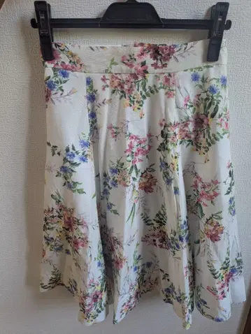 Apuweiser-riche 플라워 프린트 플레어 스커트 사이즈 2