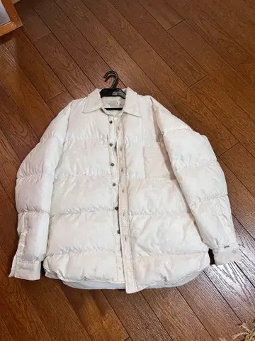 GOODENOUGH 화이트 다운 자켓