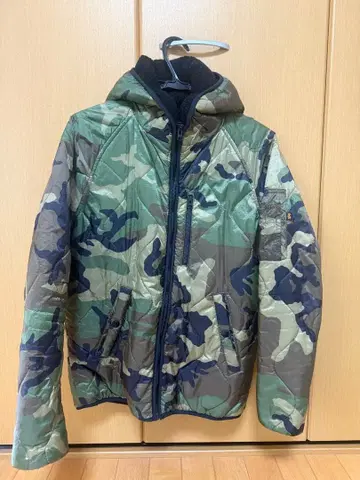 ALPHA INDUSTRIES 카모플라쥬 다운 자켓 SMALL