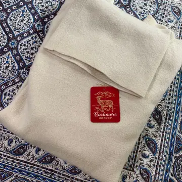 새상품 캐시미어 100% 터틀넥 스웨터 화이트 L