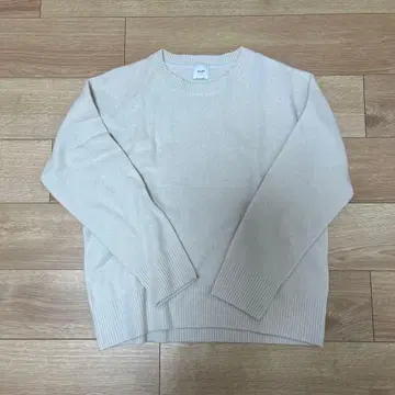 스픽스팬 베이지 긴팔 니트