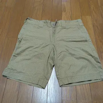 FAT TITCH 베이지 도트 무늬 숏팬츠