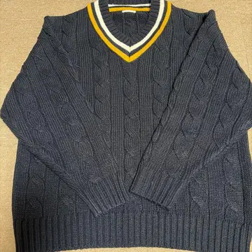네이비 케이블 니트 스웨터 V넥