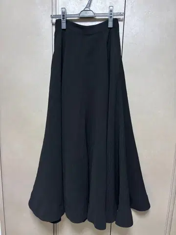 AJUGA 블랙 플레어 스커트