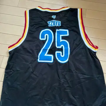 TWICE TZUYU 탱크탑 25