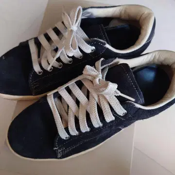 APC Roots 네이비 스니커즈