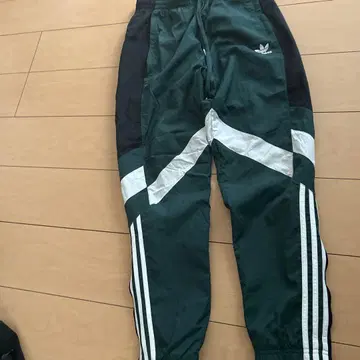 아디다스 바스락 윈드 브레이커 S