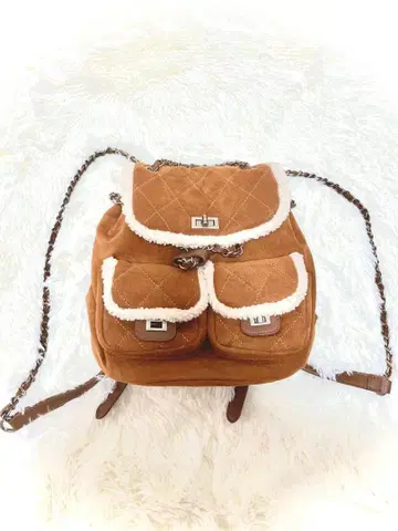 브라운 스웨이드 퀼팅 백팩