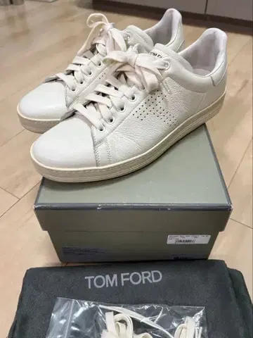TOM FORD 톰포드 화이트 가죽 스니커즈 사이즈 8