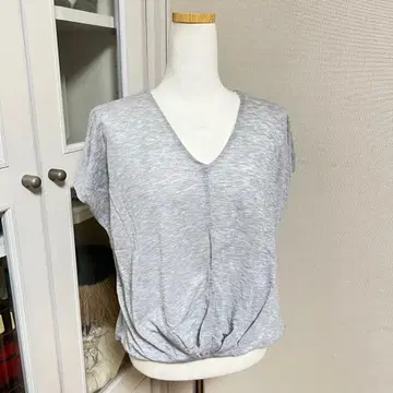 23구 새상품 미사용 반팔 티셔츠 상의 그레이