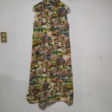 Escapade Motel 꽃과 고양이의 슬리브리스 원피스