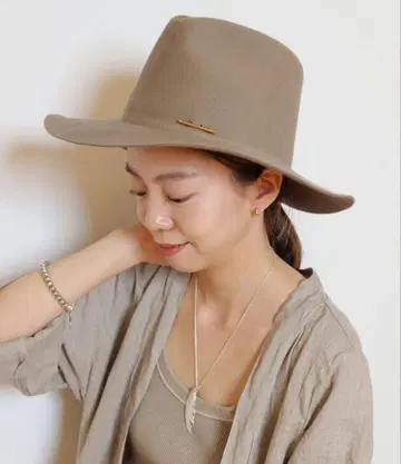 [ JANESSA LEONE/자네사 레오네 ] RILEY