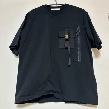 블랙 포켓 부착 T셔츠 반팔