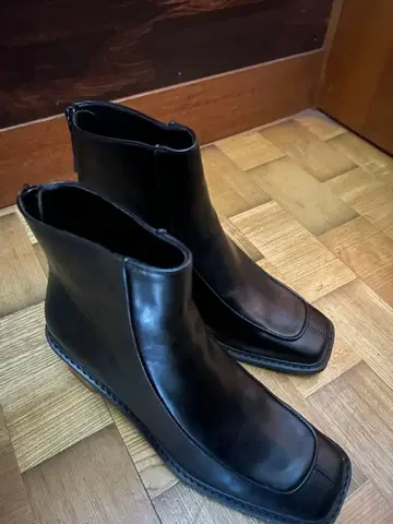 블랙 가죽 지퍼 부티 중간 힐