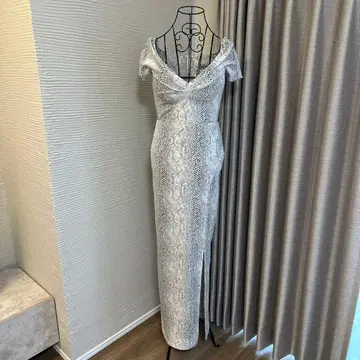 오프숄더 뱀 패턴 벨로아 롱 드레스