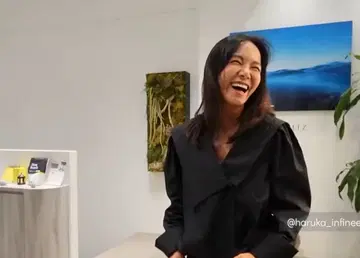 HER. 하드 블랙 블라우스