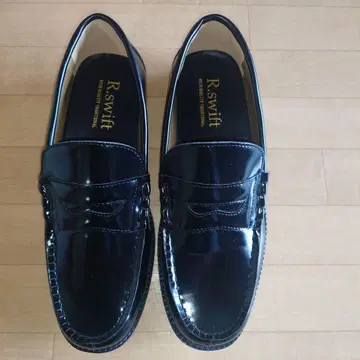 남성용 R.swift 블랙 로퍼 광택 마감 26.5cm 중고품.