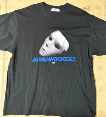atmos x JABBAWOCKEEZ MASK T-shirts