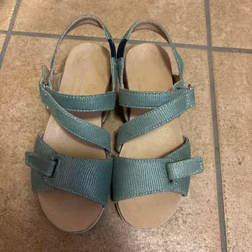 REGAL Walker 민트 그린 크로스 스트랩 샌들