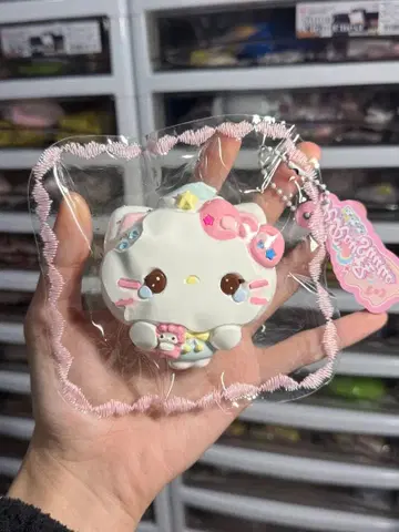 머리가 크고 몸은 앙증맞은 멍하니 귀여운 키티 스퀴즈