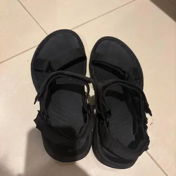 Teva 블랙 스포츠 샌들