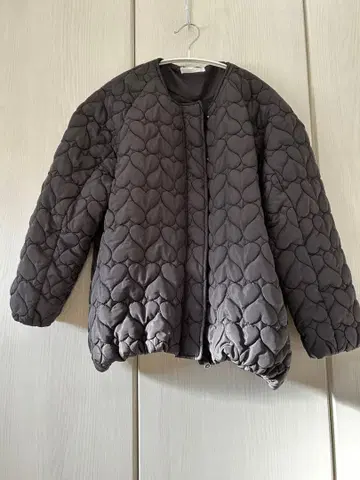 다크 그레이 하트형 퀼팅 자켓