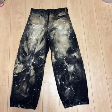 페인트 가공 블랙 데님 와이드 팬츠