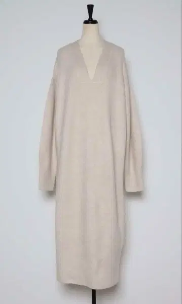 딥 V넥 니트 롱 원피스