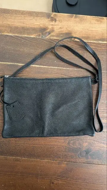 어반 리서치 Ren 블랙 가죽 숄더백