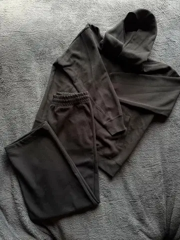 UNIQLO C 블랙 맨투맨 셋업 L, M 상하의