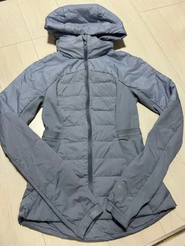 Lululemon 룰루레몬 스카이블루 후드 부착 자켓 사이즈 2
