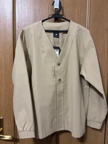 New Balance 베이지 V넥 가디건