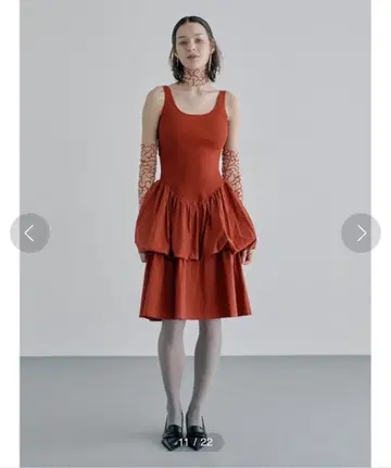 프릴 디자인 빨간색 원피스