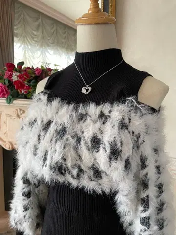 오프숄더 퍼 니트 원피스