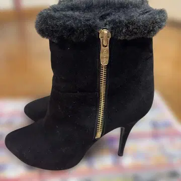 다이애나 블랙 스웨이드 퍼 부츠