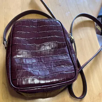 버건디 숄더백 스퀘어형