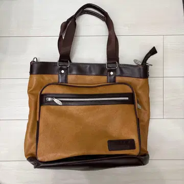 브라운과 베이지의 토트백