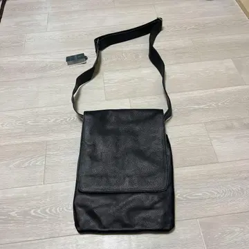 택 포함 새상품 Peruzzi (페루치) 가죽 숄더백