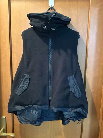 [ 미사용 새상품 정가 21000엔 ] LASUD 후드 부착 블랙 베스트