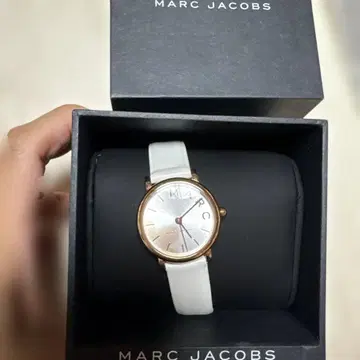 [ 미사용 새상품 ] MARC JACOBS 화이트 가죽 아날로그 시계