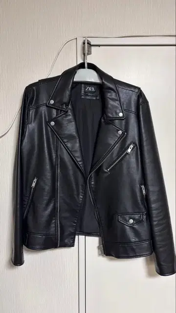 ZALA 인조 가죽 사용감 있음