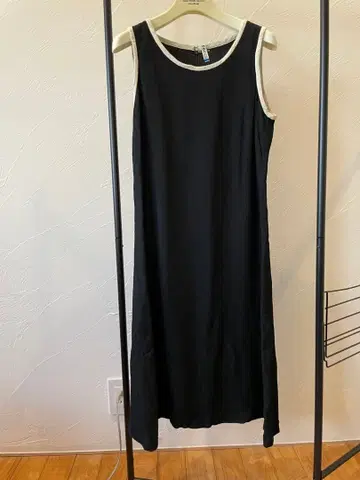 블랙 슬리브리스 무릎 기장 원피스 BIGI 클리닝 완료