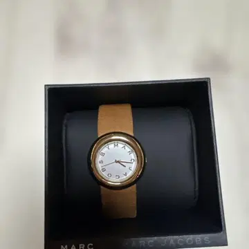 MARC JACOBS 스웨이드 손목시계