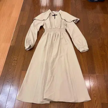 REDYAZEL 프릴 달린 베이지 원피스