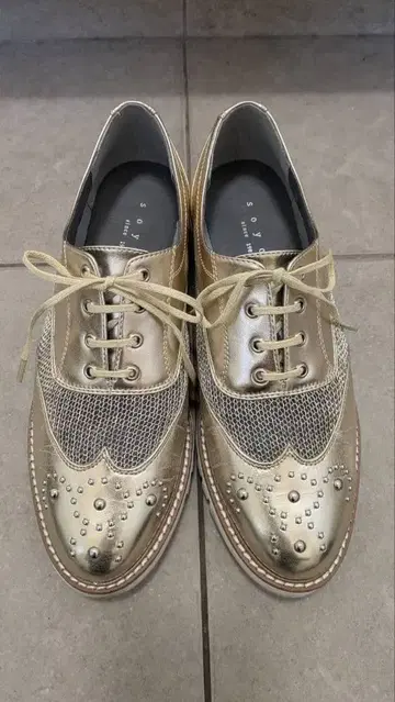 SOYOU 골드 메쉬 스터드 스니커즈 39