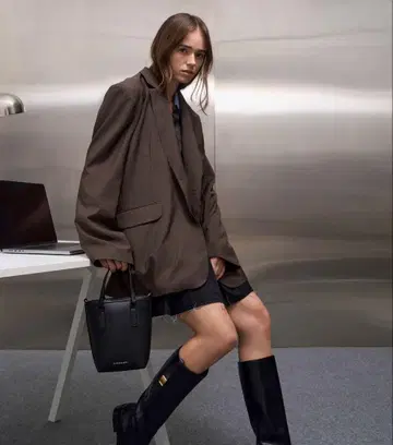 노엘 포 스웨이드 퍼 트리밍 일롱게이티드 토트 블랙