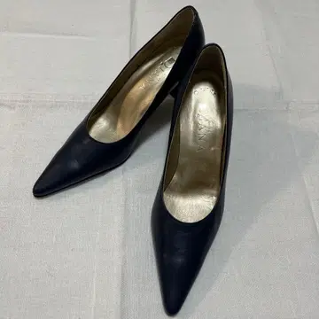 [ 미사용 새상품 ] DIANA 핑힐 네이비 펌프스