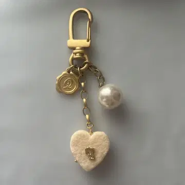 Q-pot 화이트 럭스 하트 쇼콜라 백참