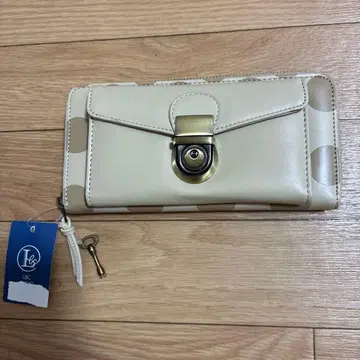 [ 새상품.미사용 ] LBC 도트 무늬 장지갑 베이지